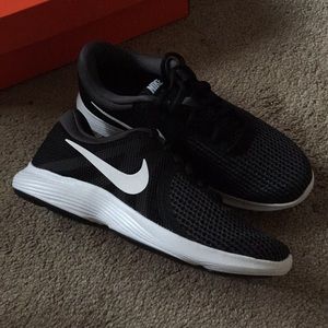 women's nike revolution 4 black